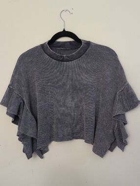 Flutter Sleeve Cropped Knit Top - Charcoal Gray